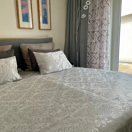 Apartment Qerreti Messe